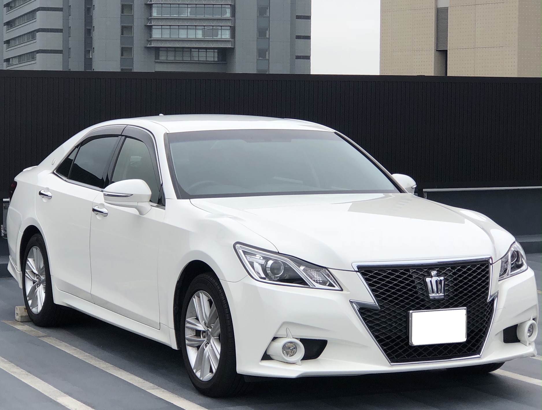 金融車平成27年トヨタクラウンアスリート