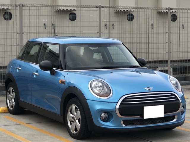 金融車平成28年BMWミニクーパー