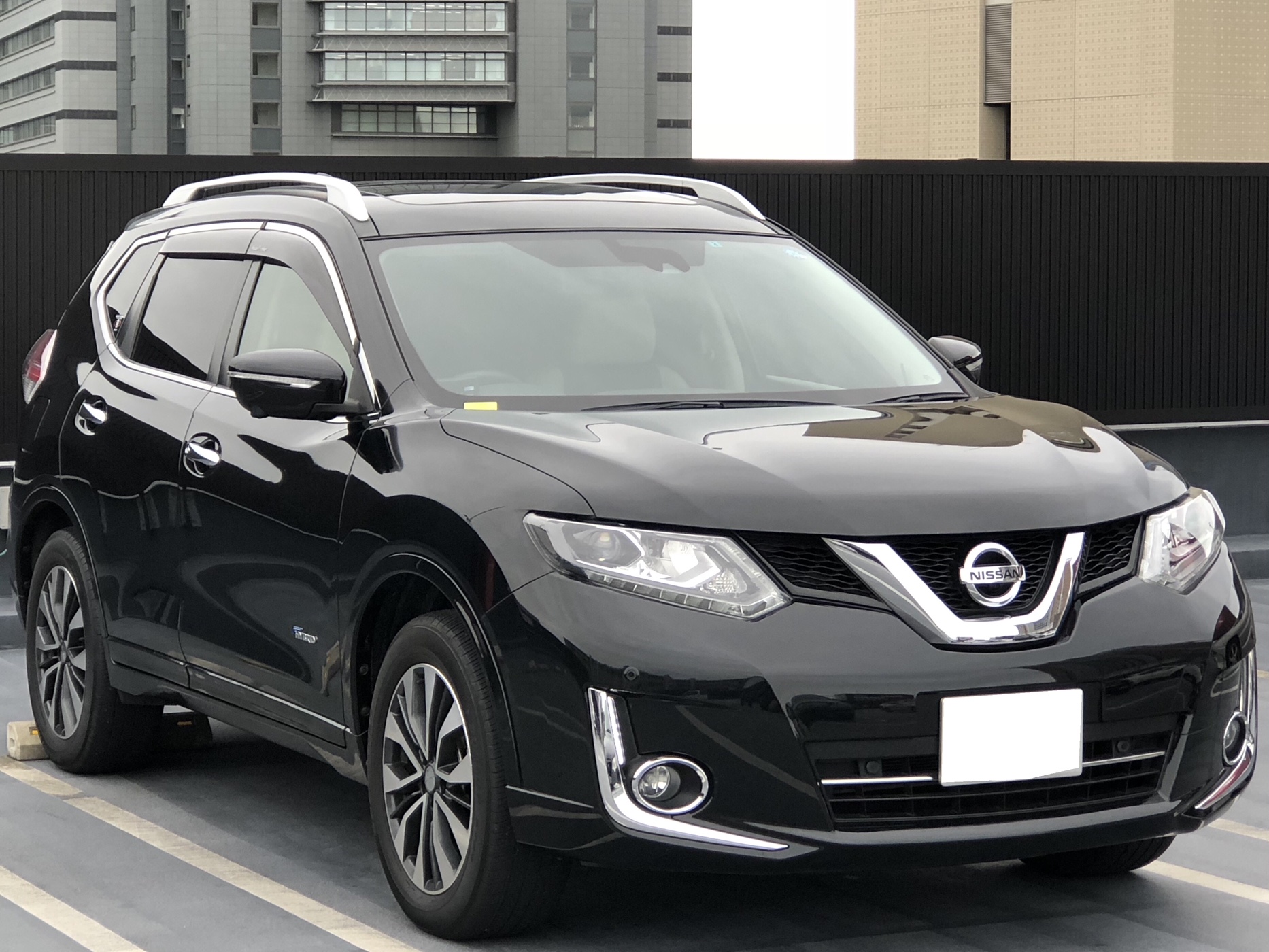 金融車平成28年ニッサンエクストレイルHV