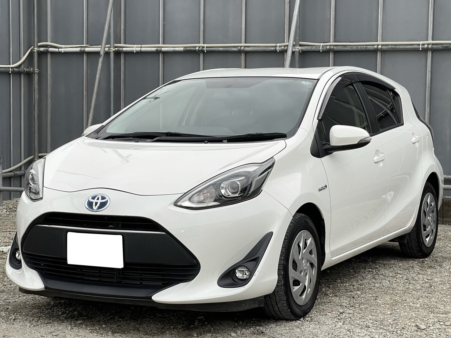 金融車平成３１年トヨタAQUAハイブリッド